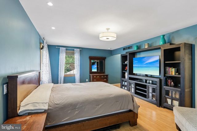 10 E RED OAK DR, Voorhees, NJ 08043