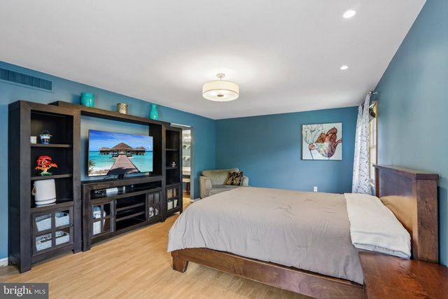 10 E RED OAK DR, Voorhees, NJ 08043
