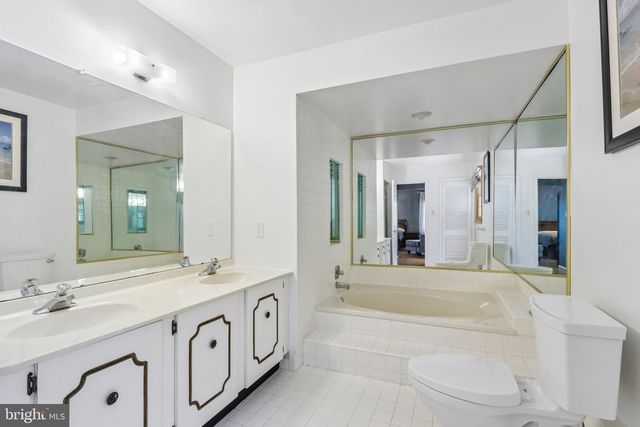 10 E RED OAK DR, Voorhees, NJ 08043