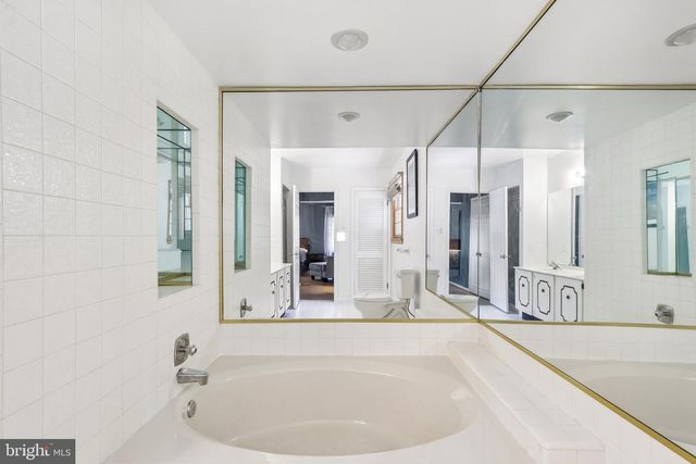 10 E RED OAK DR, Voorhees, NJ 08043