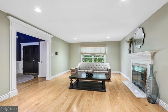 10 E RED OAK DR, Voorhees, NJ 08043