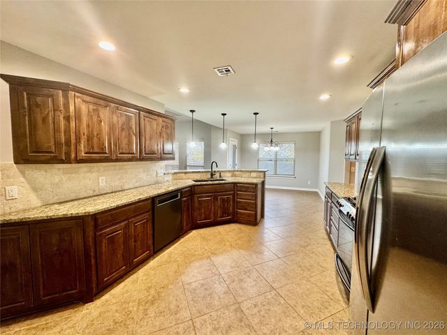 9206 N 95th East Place, Owasso, OK 74055