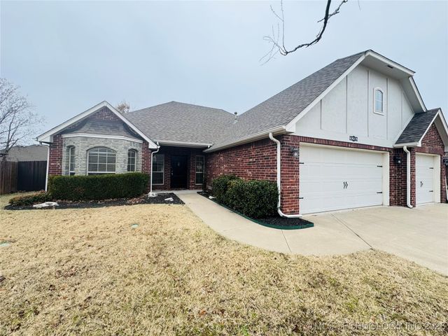 9206 N 95th East Place, Owasso, OK 74055