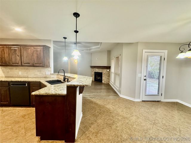 9206 N 95th East Place, Owasso, OK 74055