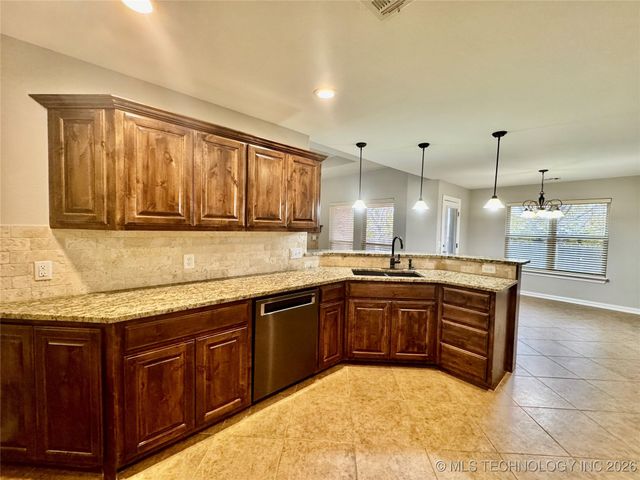 9206 N 95th East Place, Owasso, OK 74055