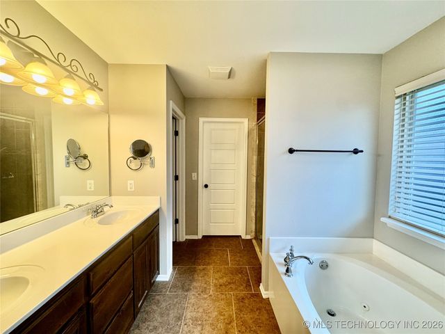 9206 N 95th East Place, Owasso, OK 74055