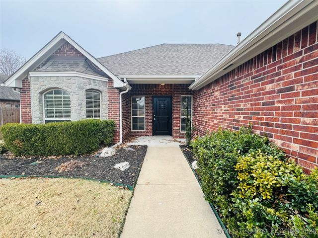 9206 N 95th East Place, Owasso, OK 74055