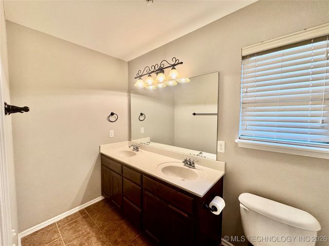 9206 N 95th East Place, Owasso, OK 74055