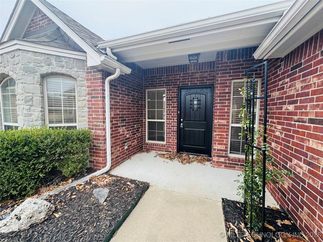 9206 N 95th East Place, Owasso, OK 74055