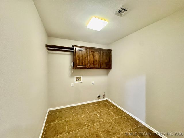 9206 N 95th East Place, Owasso, OK 74055