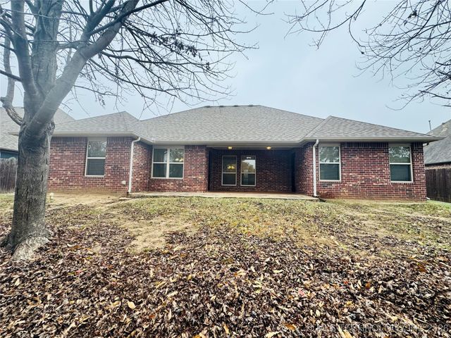 9206 N 95th East Place, Owasso, OK 74055