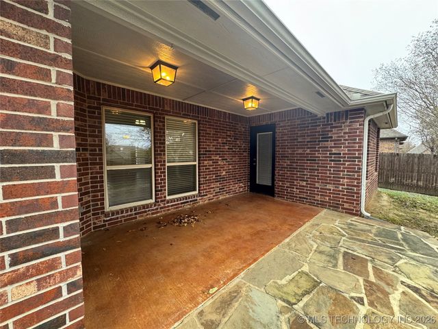 9206 N 95th East Place, Owasso, OK 74055