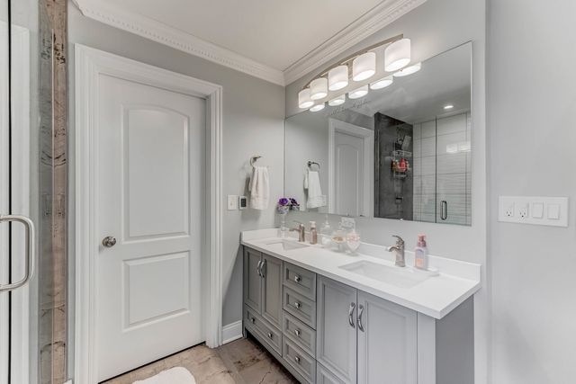 9124 S Bell Avenue, Chicago, IL 60643