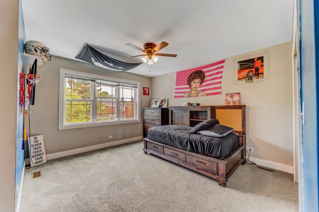 9124 S Bell Avenue, Chicago, IL 60643