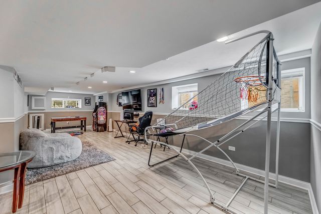 9124 S Bell Avenue, Chicago, IL 60643