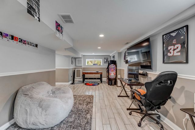 9124 S Bell Avenue, Chicago, IL 60643