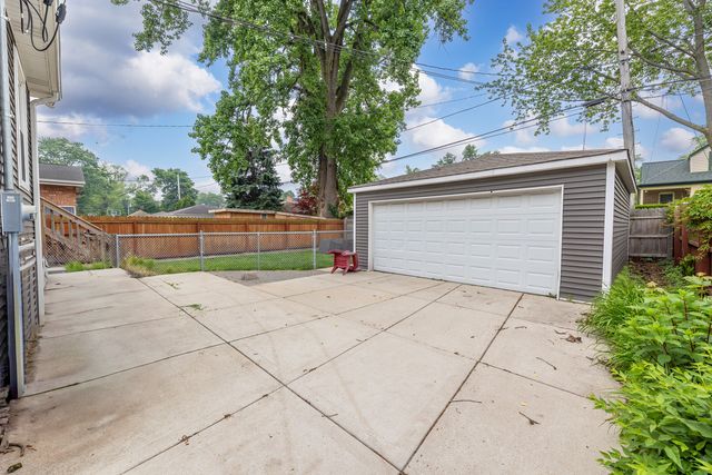 9124 S Bell Avenue, Chicago, IL 60643