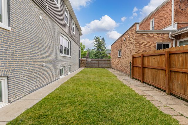 9124 S Bell Avenue, Chicago, IL 60643