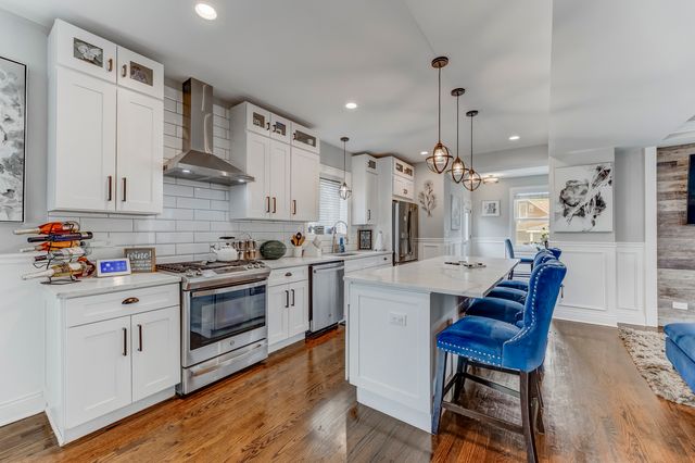 9124 S Bell Avenue, Chicago, IL 60643