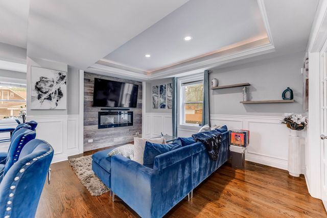 9124 S Bell Avenue, Chicago, IL 60643