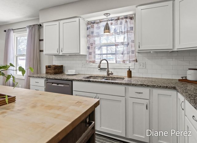 1920 Glenmoor Court Se, City Of Kentwood, MI 49508