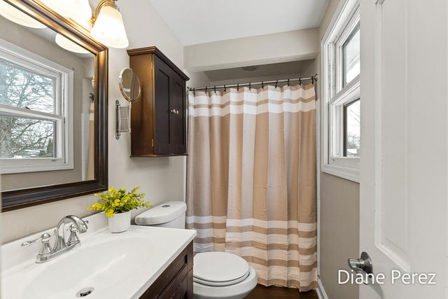 1920 Glenmoor Court Se, City Of Kentwood, MI 49508