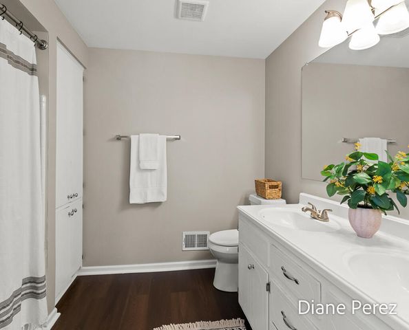 1920 Glenmoor Court Se, City Of Kentwood, MI 49508