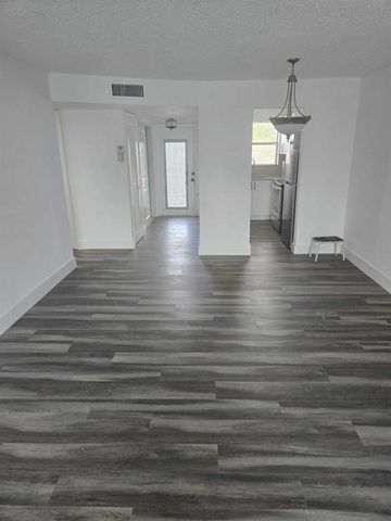 8305 Sunrise Lakes Boulevard 202, Sunrise, FL 33322