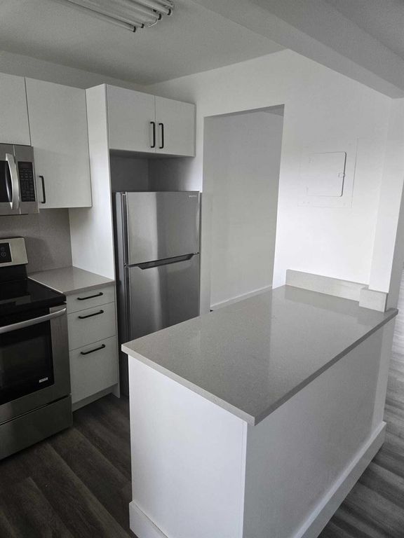 8305 Sunrise Lakes Boulevard 202, Sunrise, FL 33322