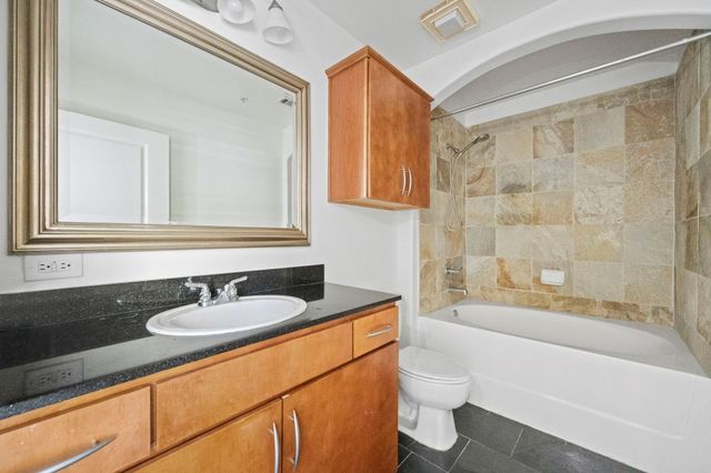 1901 Post Oak Boulevard 306, Houston, TX 77056