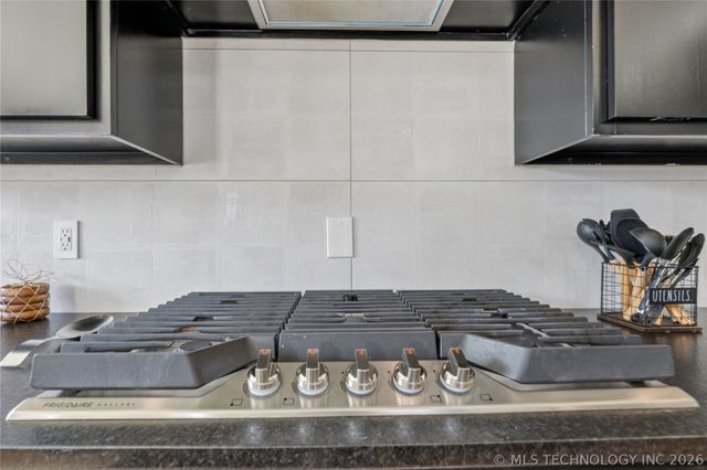 5813 E 126th Place S, Bixby, OK 74008