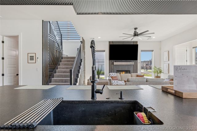 5813 E 126th Place S, Bixby, OK 74008