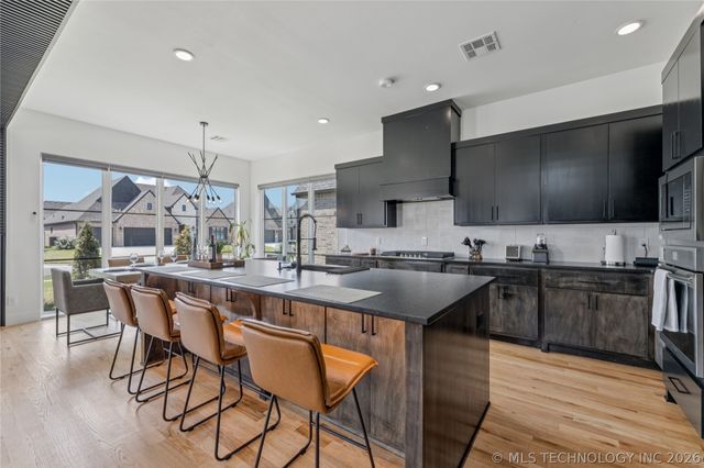 5813 E 126th Place S, Bixby, OK 74008