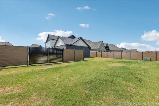 5813 E 126th Place S, Bixby, OK 74008