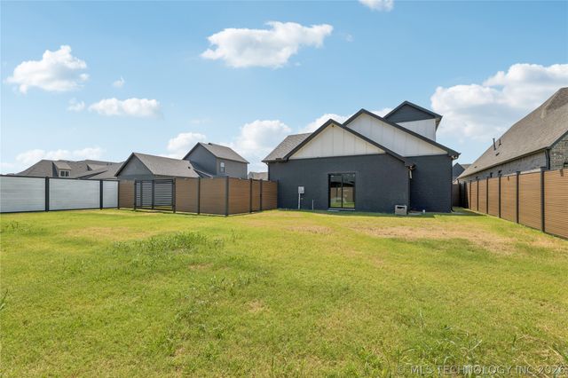 5813 E 126th Place S, Bixby, OK 74008