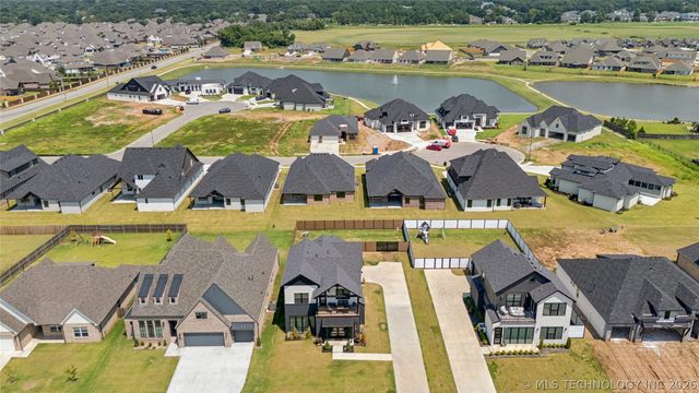 5813 E 126th Place S, Bixby, OK 74008