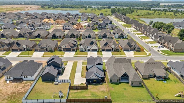 5813 E 126th Place S, Bixby, OK 74008