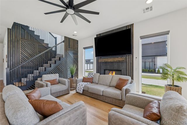 5813 E 126th Place S, Bixby, OK 74008