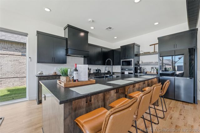 5813 E 126th Place S, Bixby, OK 74008