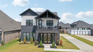 5813 E 126th Place S, Bixby, OK 74008