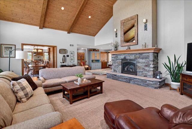 404 Sunset Court, Marshall, WI 53559