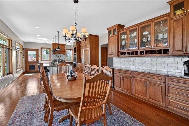404 Sunset Court, Marshall, WI 53559