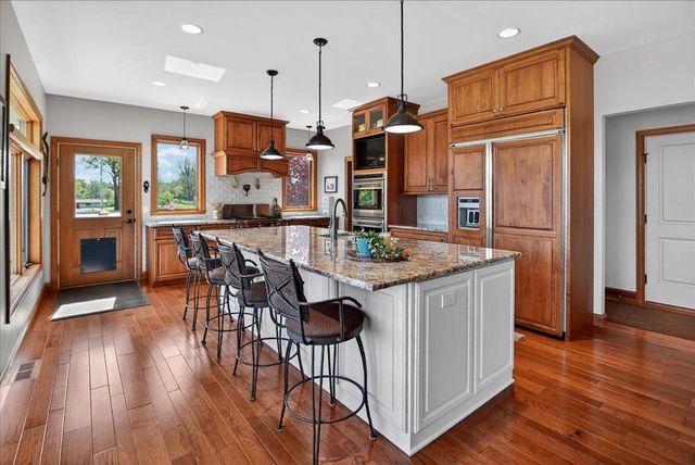 404 Sunset Court, Marshall, WI 53559