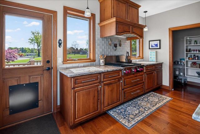 404 Sunset Court, Marshall, WI 53559