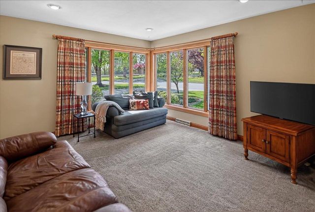 404 Sunset Court, Marshall, WI 53559