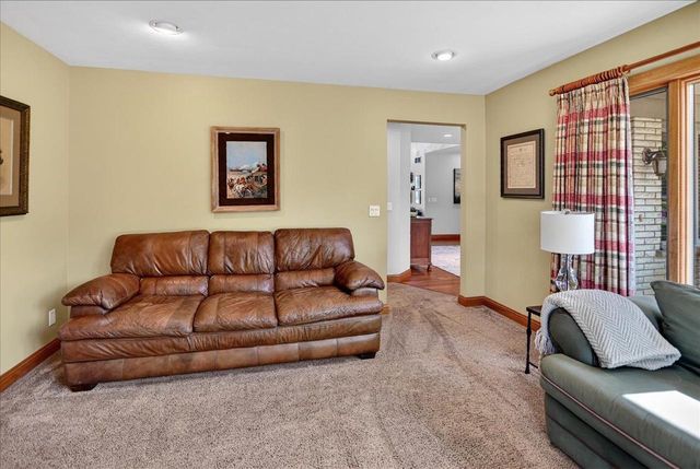 404 Sunset Court, Marshall, WI 53559
