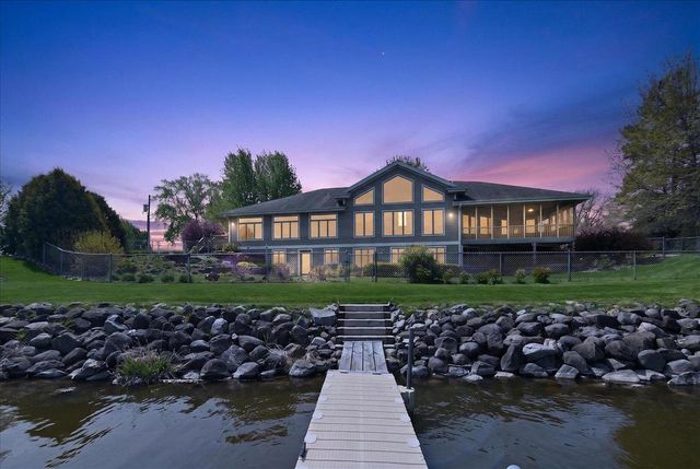 404 Sunset Court, Marshall, WI 53559