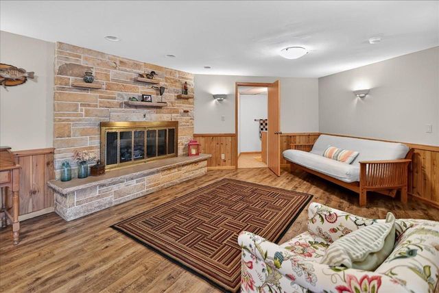404 Sunset Court, Marshall, WI 53559