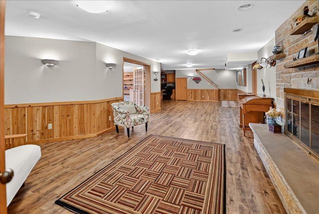 404 Sunset Court, Marshall, WI 53559