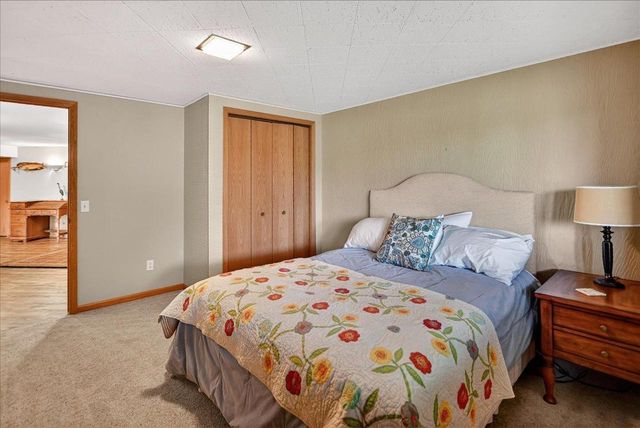 404 Sunset Court, Marshall, WI 53559